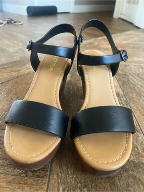 Soda Women’s Black Open-Toe Ankle-Strappy Wedge Sandals Heels Size 8